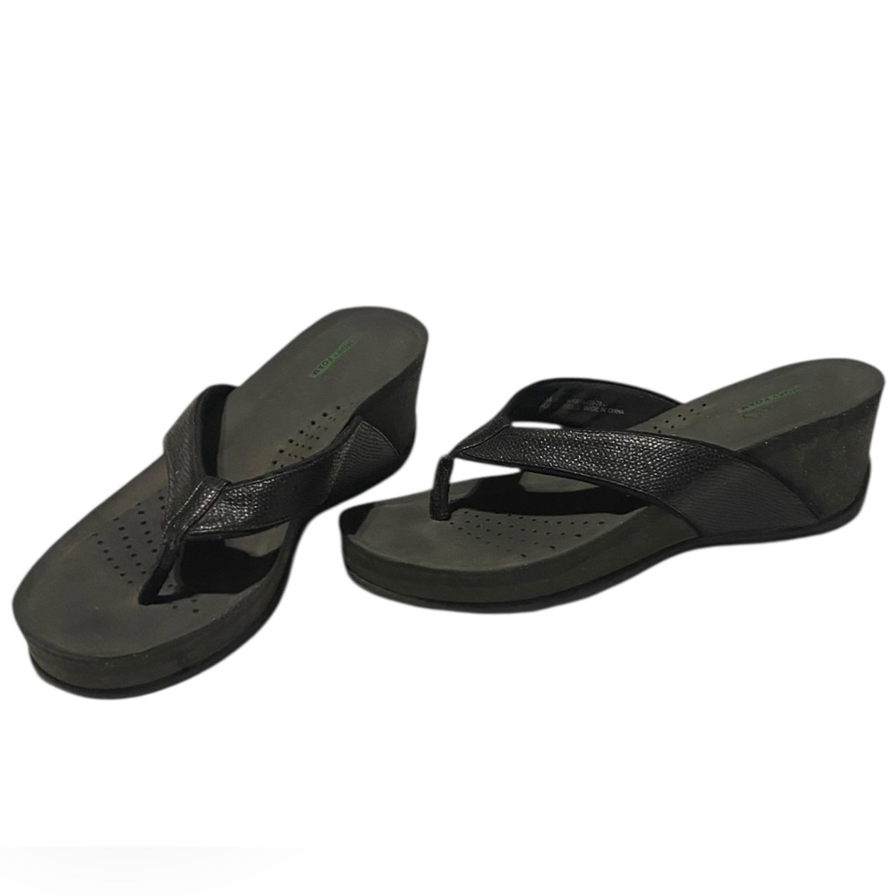 Baretraps Gammie Sandals Women’s 8.5 Black Thong Flip Flops Wedge Comfort